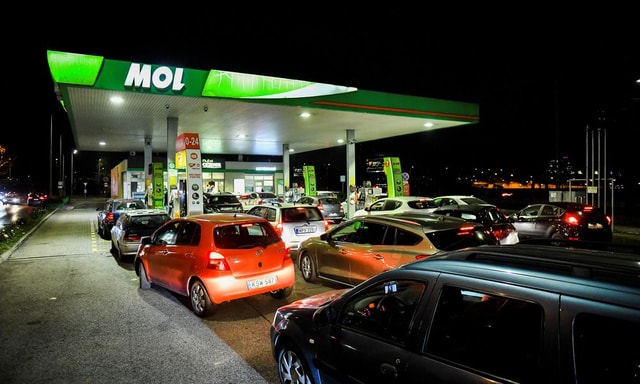 Hungarian Government Scraps Price Cap On Fuels As Shortage Worsens Hungarian Government Scraps Price Cap On Fuels As Shortage Worsens
