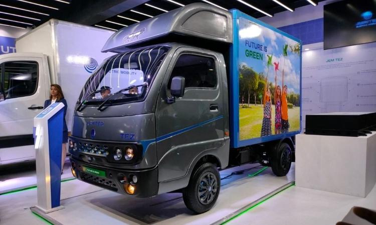 The company debuted a pair of electric light commercial vehicles with a payload capacity of up to 4 tonnes
