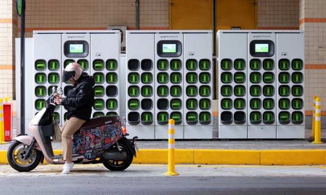 Davos 2023: Gogoro, Belrise To Invest $2.5 Billion In Battery Swapping Network In Indian State Davos 2023: Gogoro, Belrise To Invest $2.5 Billion In Battery Swapping Network In Indian State