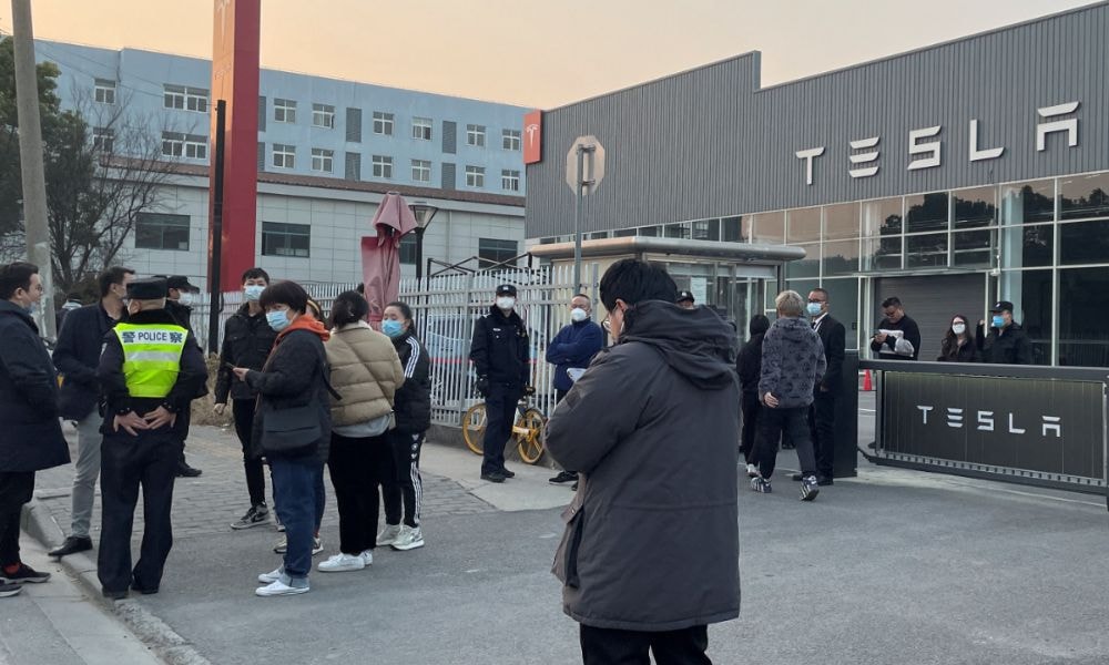 Protesting Tesla China Buyers Vow More Pressure Over Price Cuts They Missed Protesting Tesla China Buyers Vow More Pressure Over Price Cuts They Missed