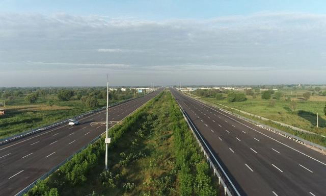 As per a new NHAI notification the plying of two-wheelers, three-wheelers and tractors is banned on the new expressway for safety reasons.