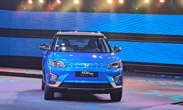 Mahindra India Hands Over Special Edition XUV 400 To Auction Winner Mahindra India Hands Over Special Edition XUV 400 To Auction Winner