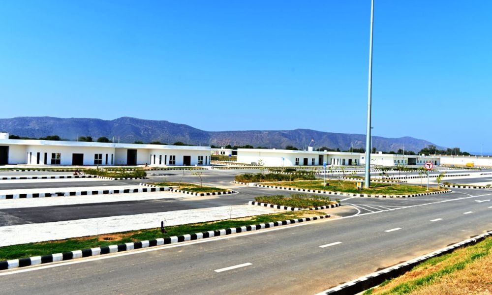 Delhi To Mumbai in 12 Hours: Here’s What’s Lined-Up For You On India’s Longest Expressway Delhi To Mumbai in 12 Hours: Here’s What’s Lined-Up For You On India’s Longest Expressway