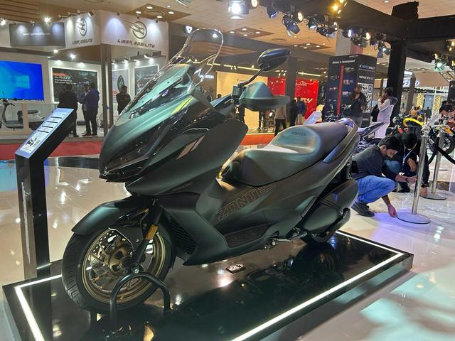 Moto Vault has showcased the Zontes 350 E and 350 D at Auto Expo 2023. We expect them to be launched in India later this year, possibly priced at around Rs. 5 lakh. 