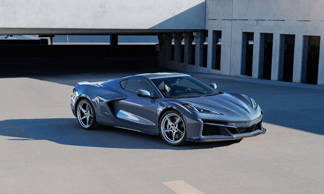 Chevrolet Corvette E-Ray Debuts With Hybrid V8, All-Wheel Drive Chevrolet Corvette E-Ray Debuts With Hybrid V8, All-Wheel Drive
