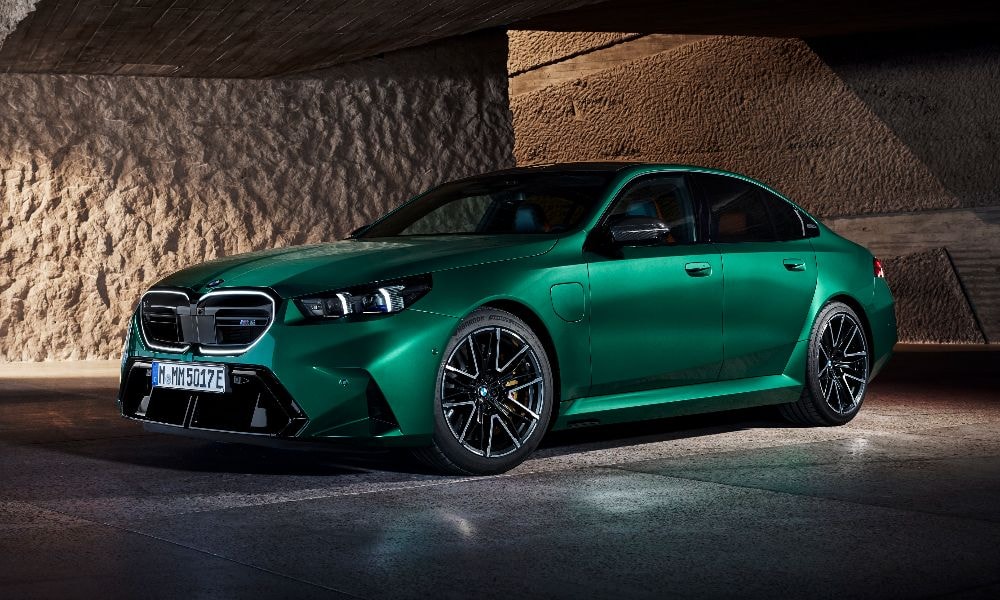 New BMW M5 Revealed: 717 BHP Super-Sedan Gains Plug-In Hybrid Power; Weighs Over 2.4 Tonnes New BMW M5 Revealed: 717 BHP Super-Sedan Gains Plug-In Hybrid Power; Weighs Over 2.4 Tonnes