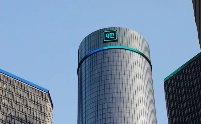 GM To Move Away From Apple CarPlay & Android Auto In Future EVs; Here’s Why GM To Move Away From Apple CarPlay & Android Auto In Future EVs; Here’s Why