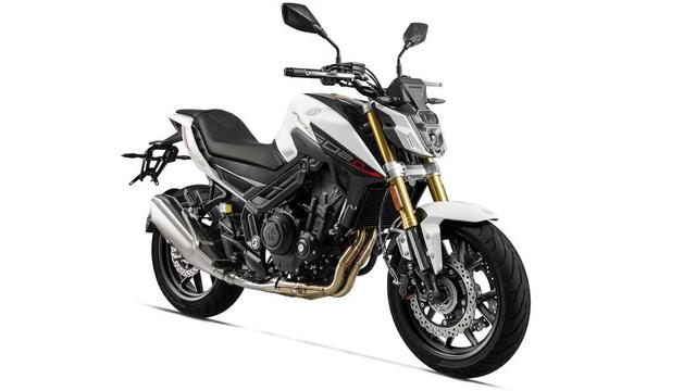 Moto Bologna Passione (MBP) M502N को भारत में लॉन्च कर सकती है और कंपनी C1002V नामक एक 1000 cc क्रूजर भी दिखा सकती है.