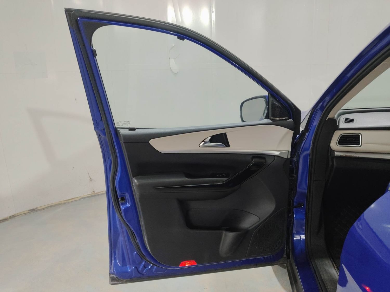 XUV700 image 21 XUV700 image 21