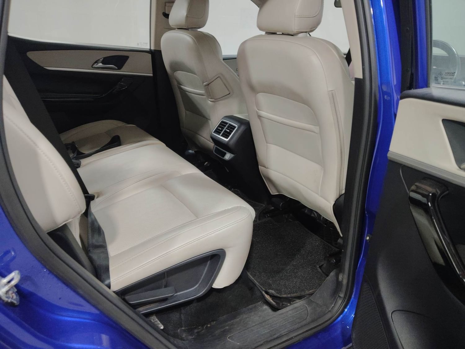 XUV700 image 18 XUV700 image 18