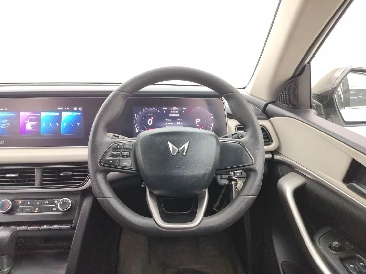 XUV700 image 14 XUV700 image 14