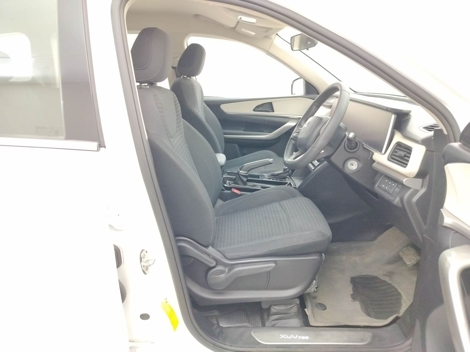 XUV700 image 17 XUV700 image 17