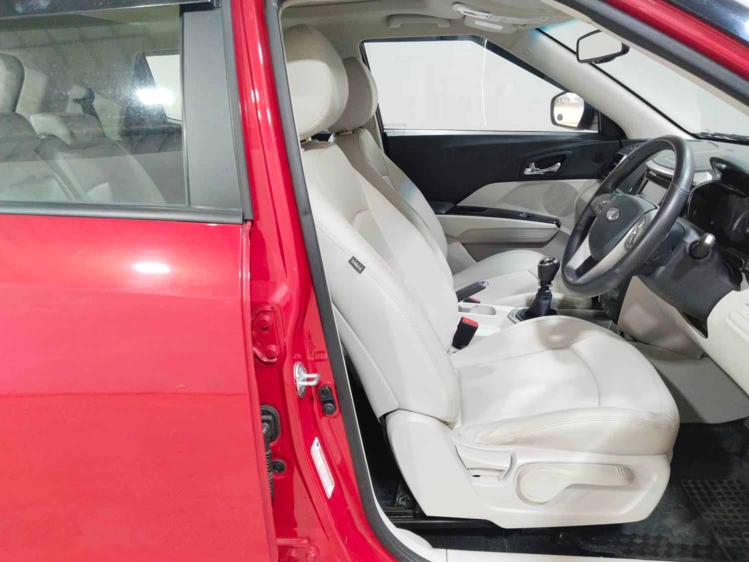 XUV300 image 17 XUV300 image 17