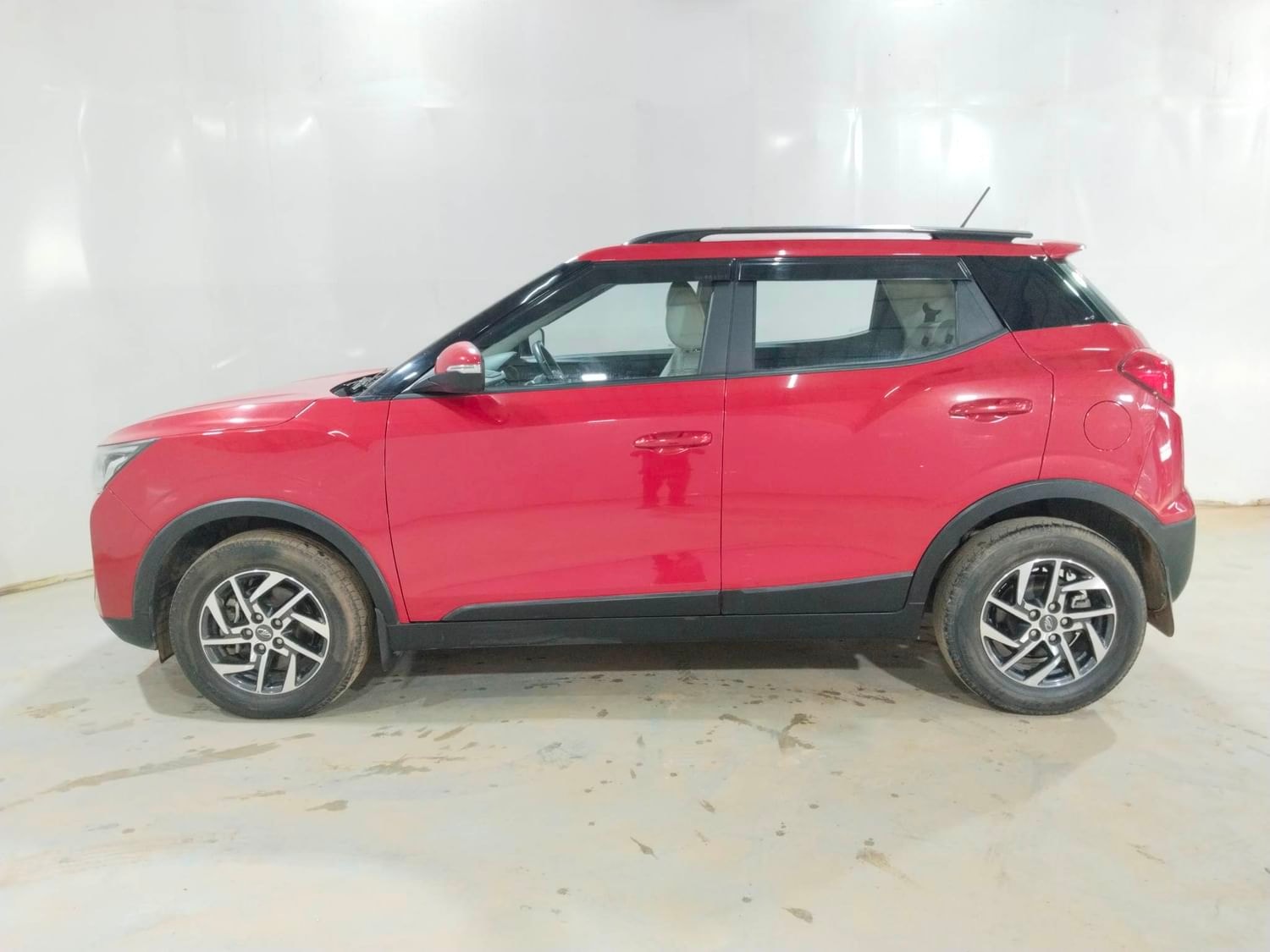 XUV300 image 2 XUV300 image 2