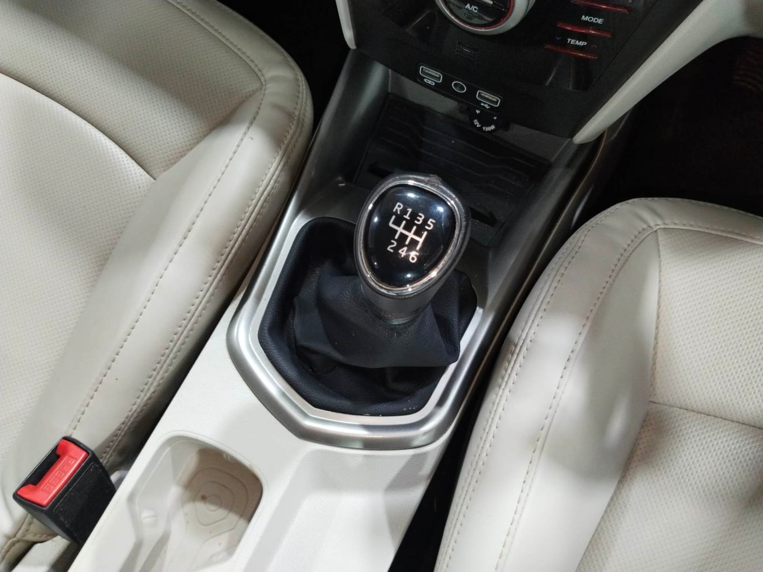 XUV300 image 16 XUV300 image 16