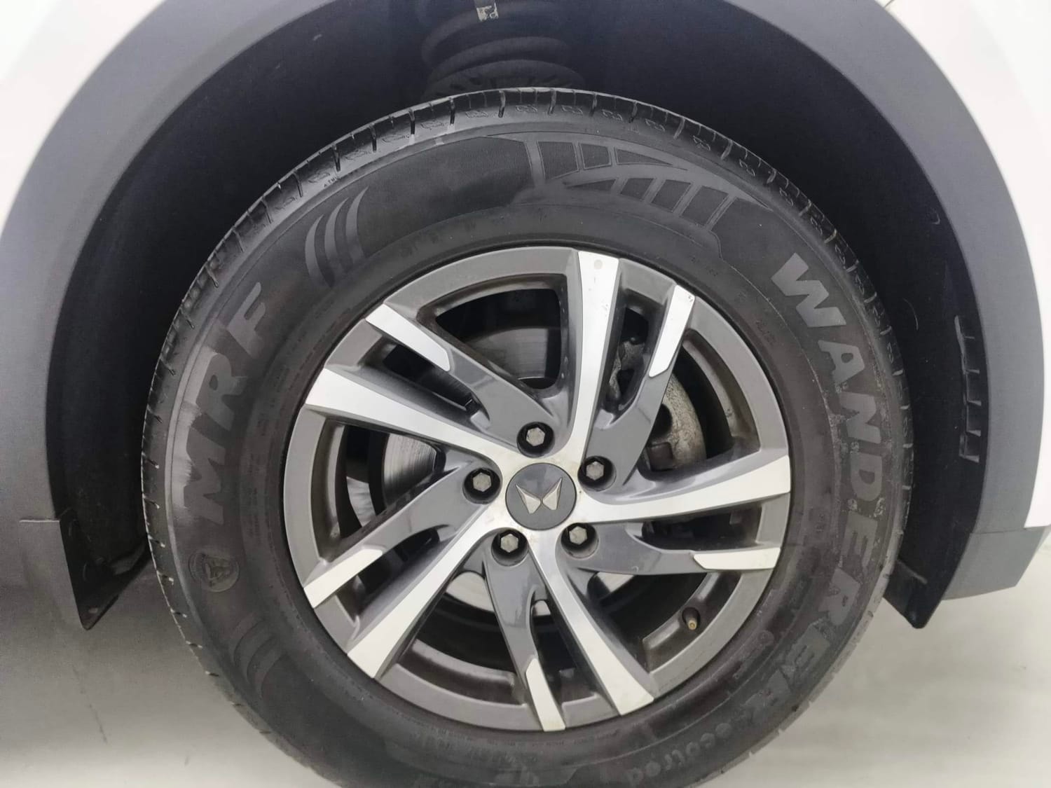 XUV700 image 32 XUV700 image 32