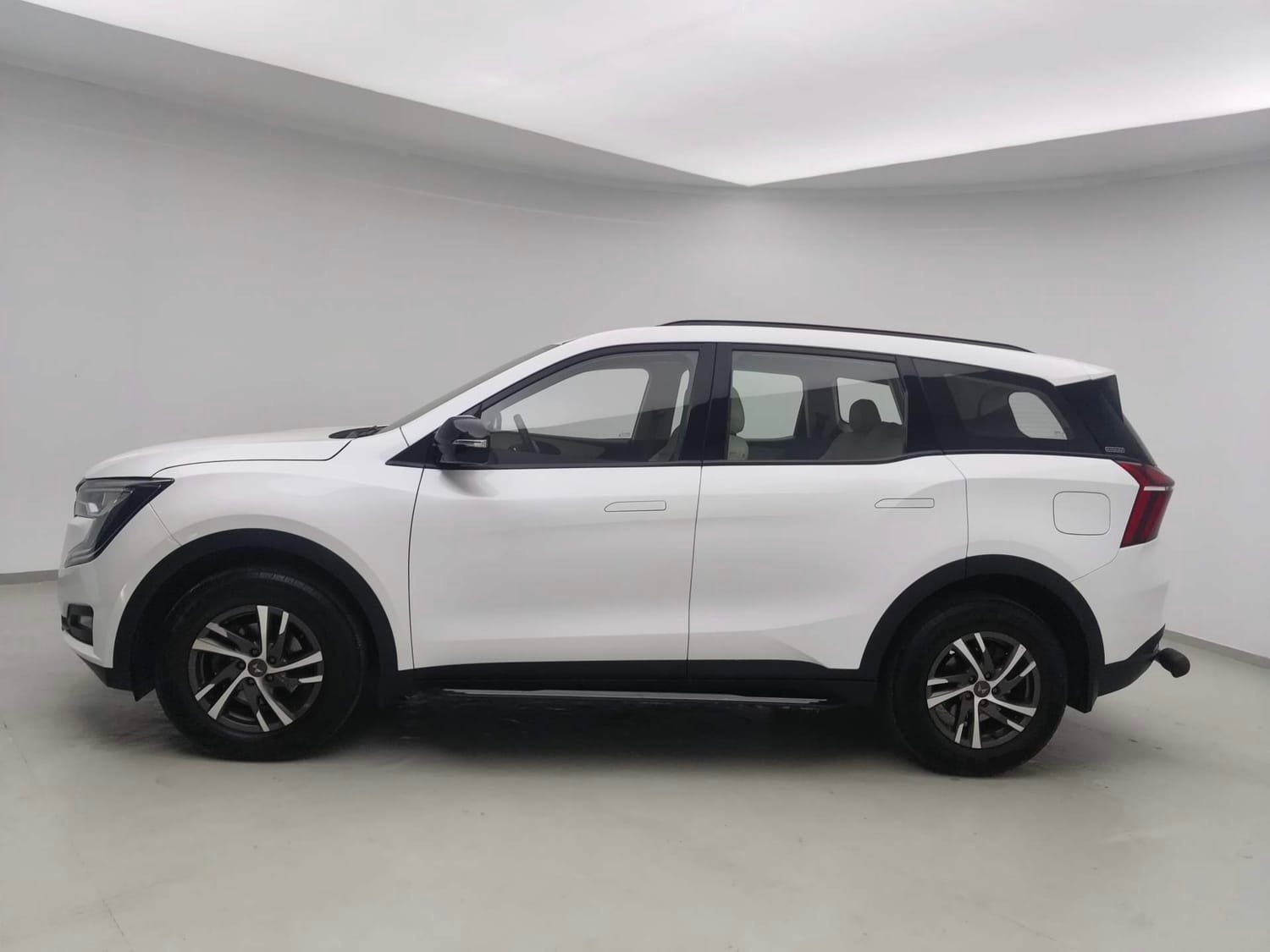 XUV700 image 2 XUV700 image 2