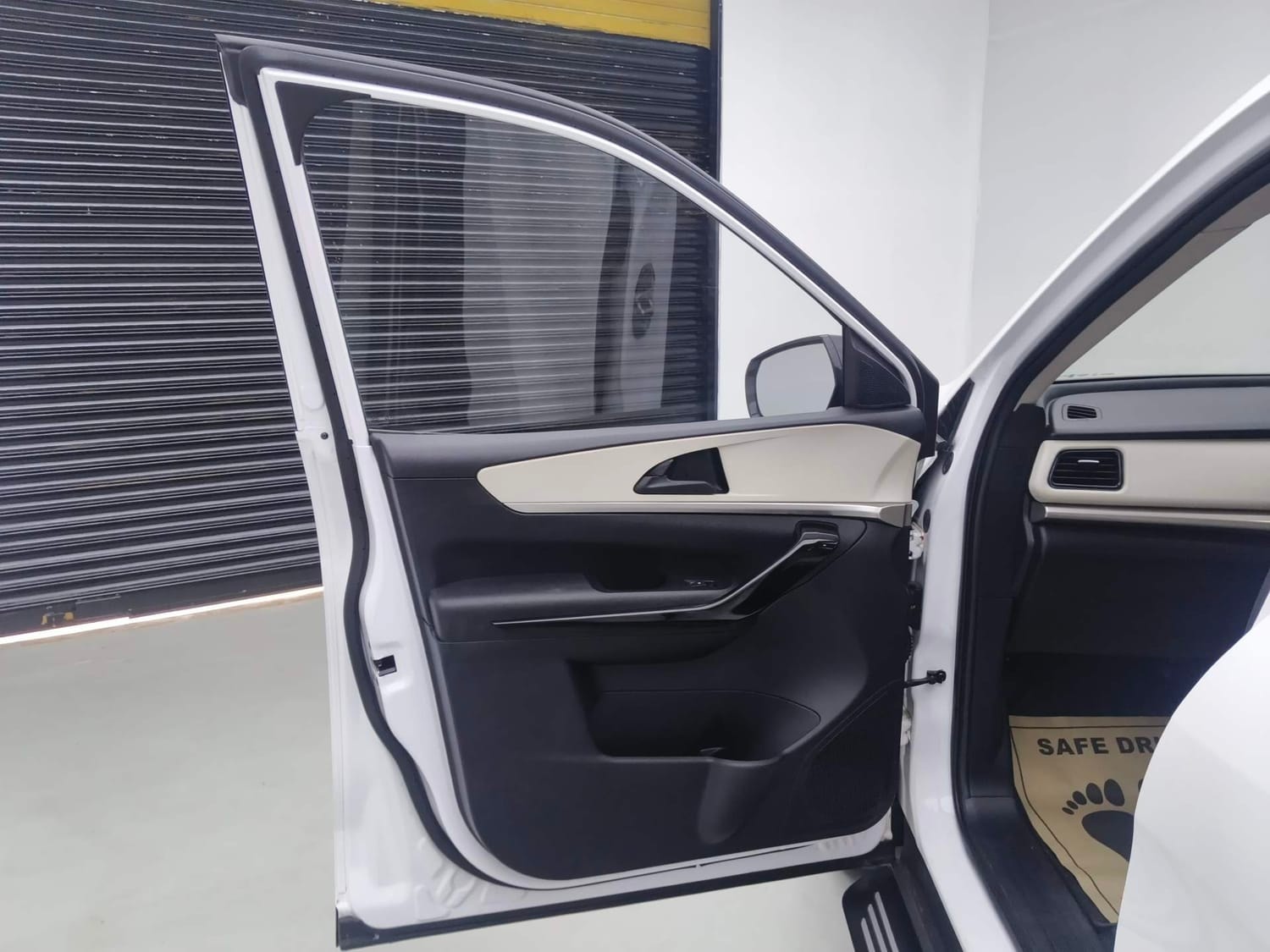 XUV700 image 21 XUV700 image 21