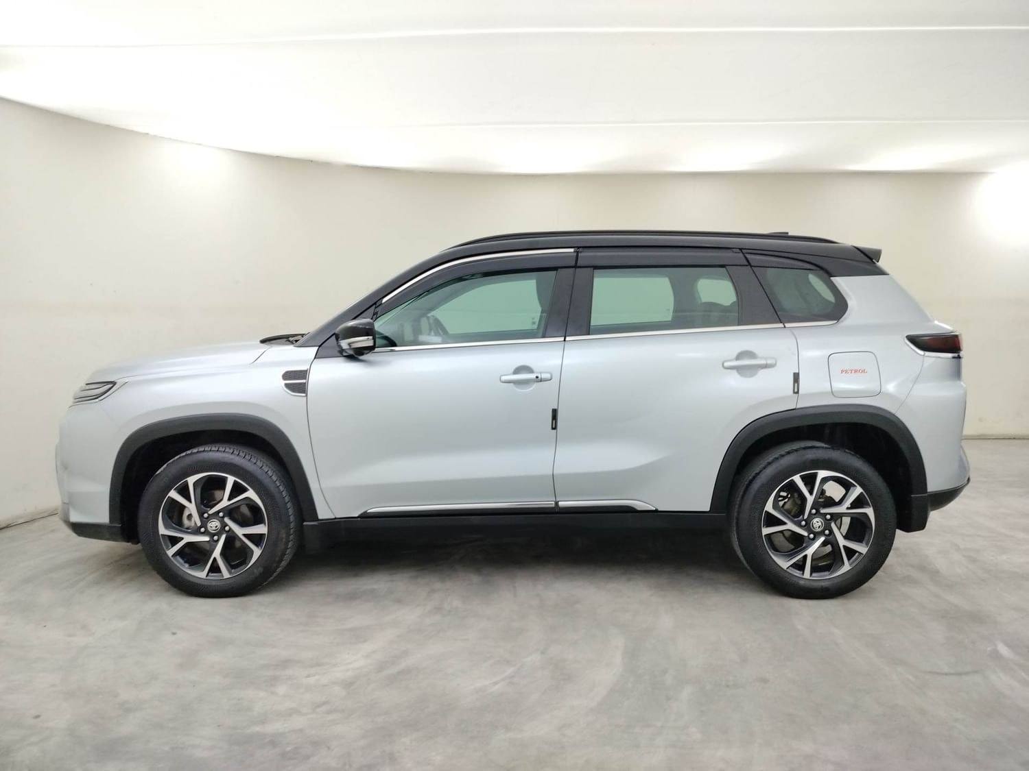 Urban Cruiser Hyryder image 2 Urban Cruiser Hyryder image 2