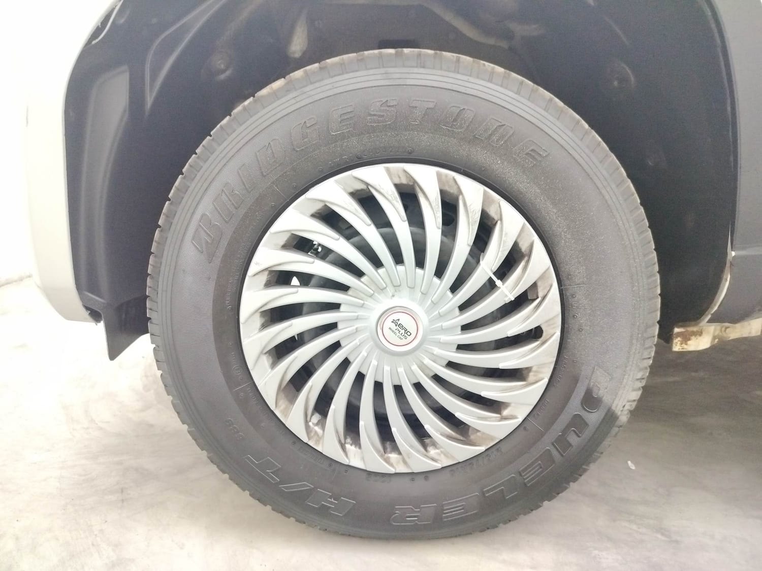 TUV300 image 34 TUV300 image 34