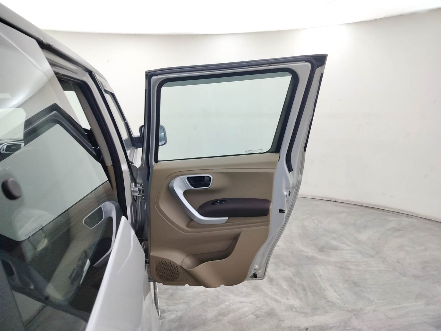 TUV300 image 20 TUV300 image 20