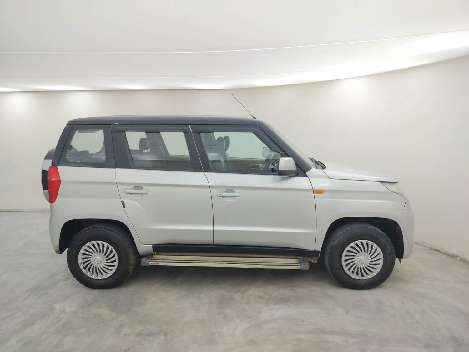 TUV300 image 6 TUV300 image 6