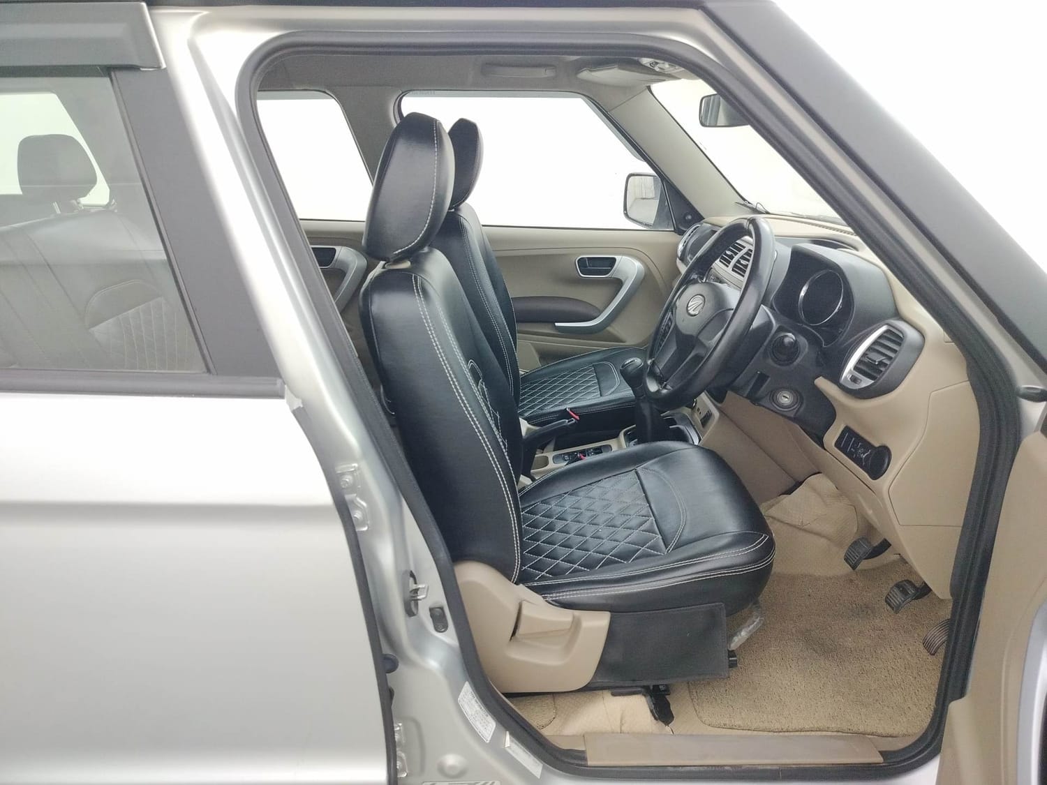 TUV300 image 17 TUV300 image 17