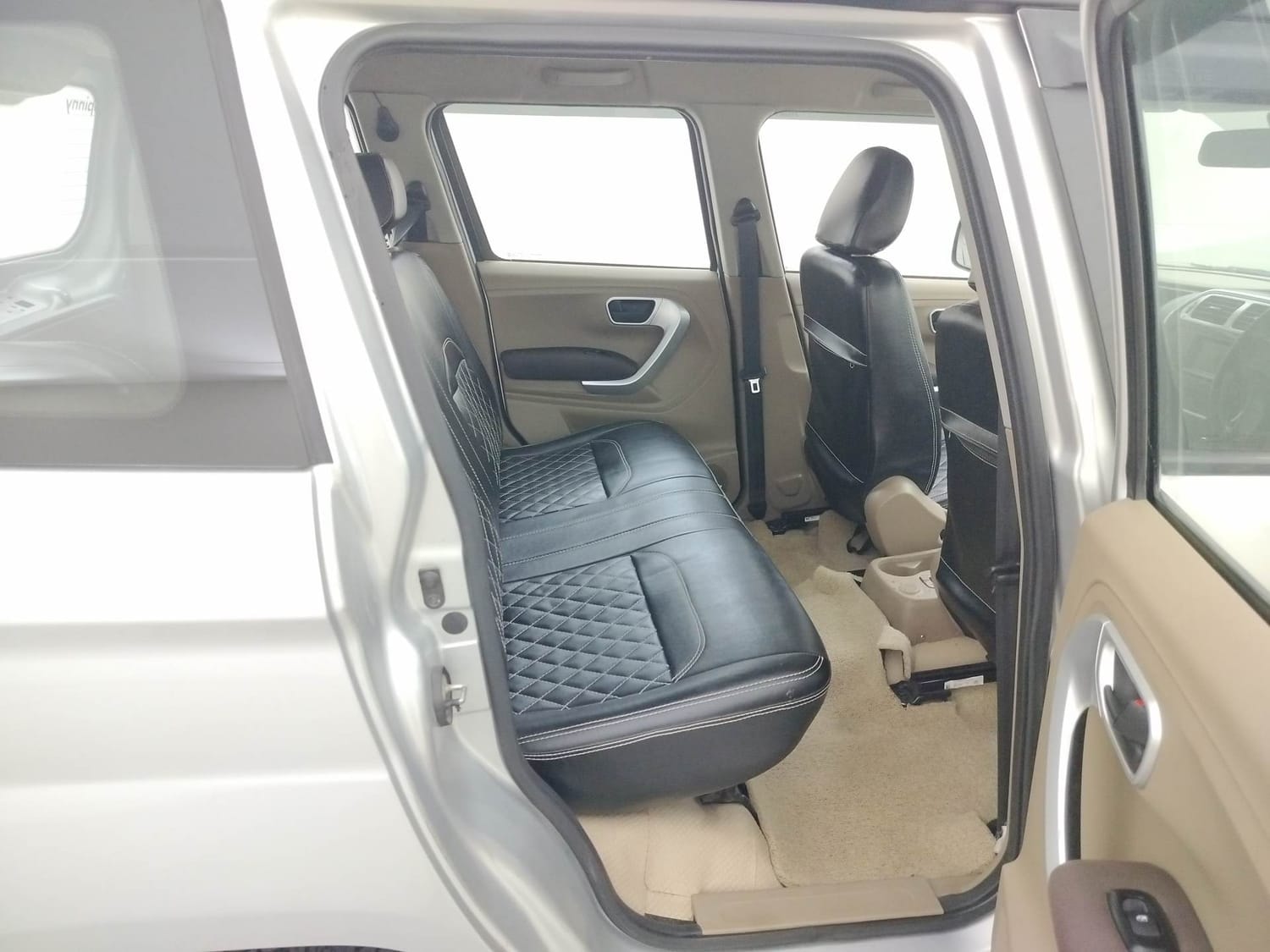 TUV300 image 18 TUV300 image 18