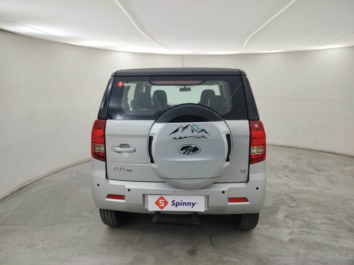 TUV300 image 4 TUV300 image 4