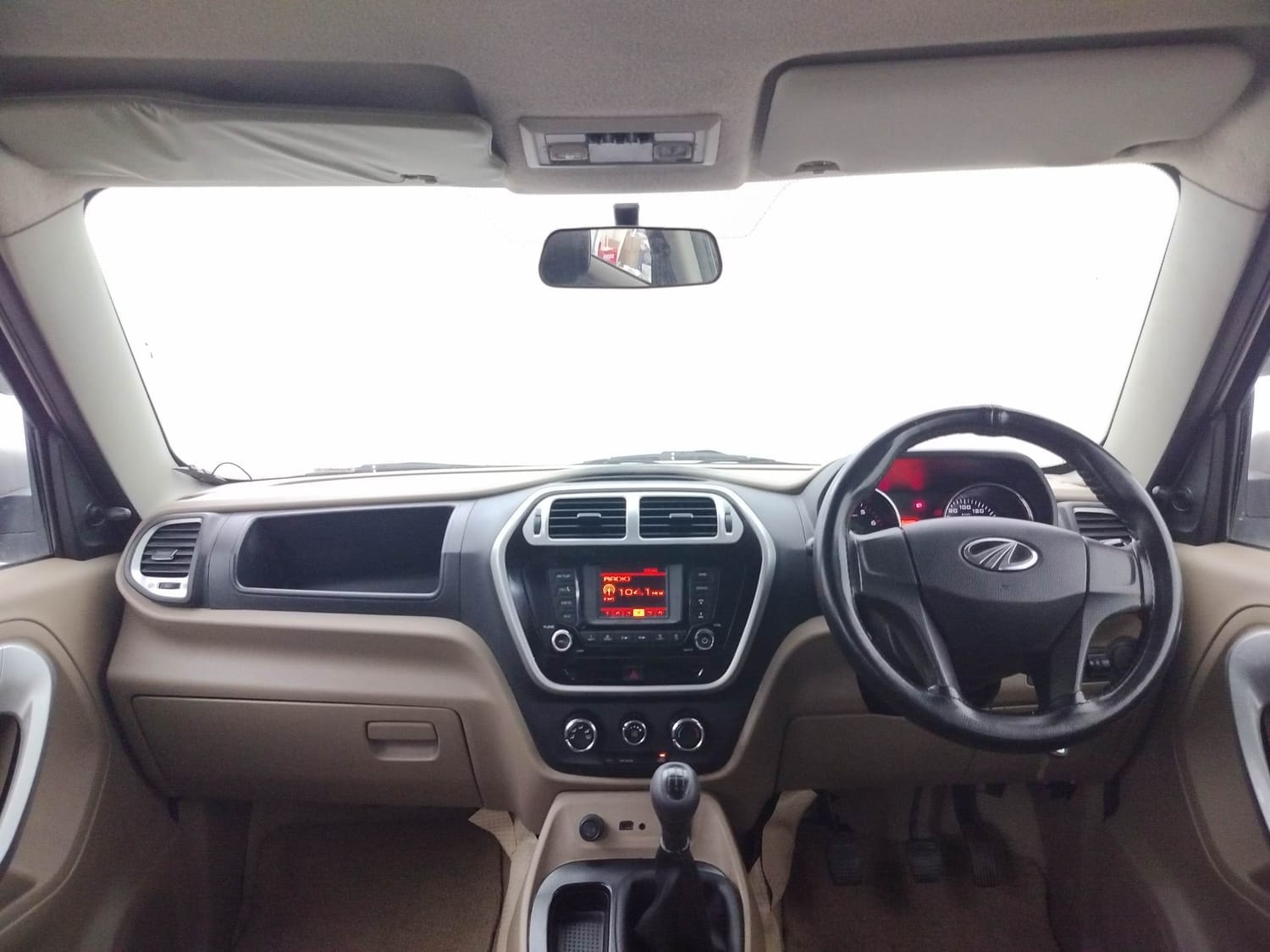 TUV300 image 12 TUV300 image 12