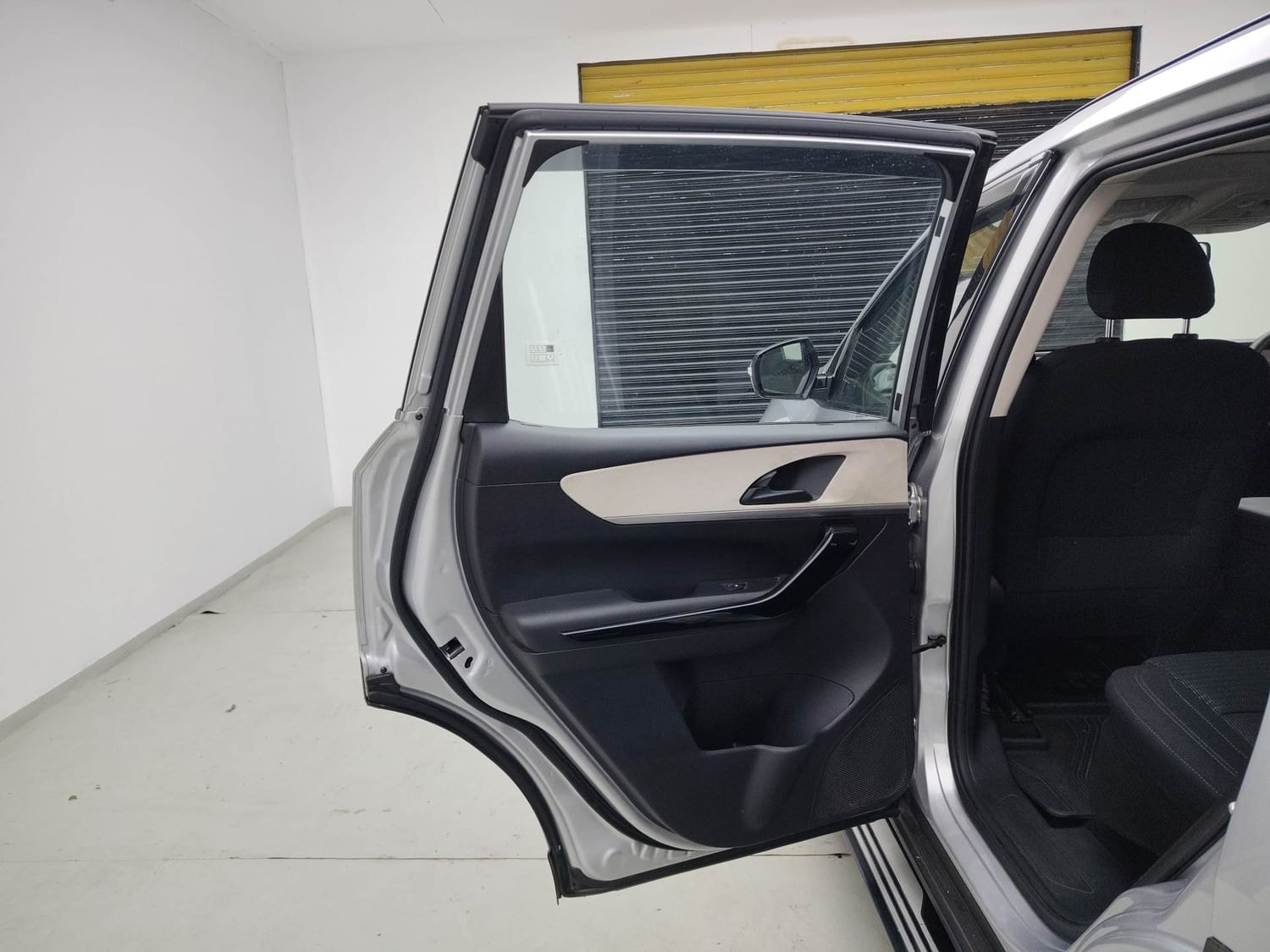 XUV700 image 22 XUV700 image 22