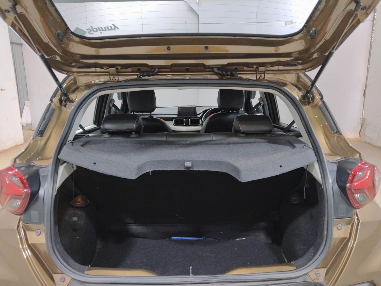 Punch image 25 Punch image 25