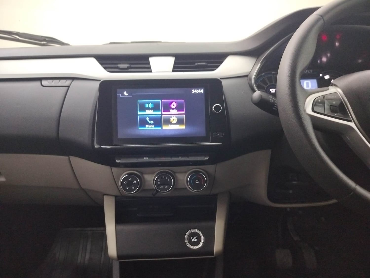 Used 2022 Renault Triber Used 2022 Renault Triber