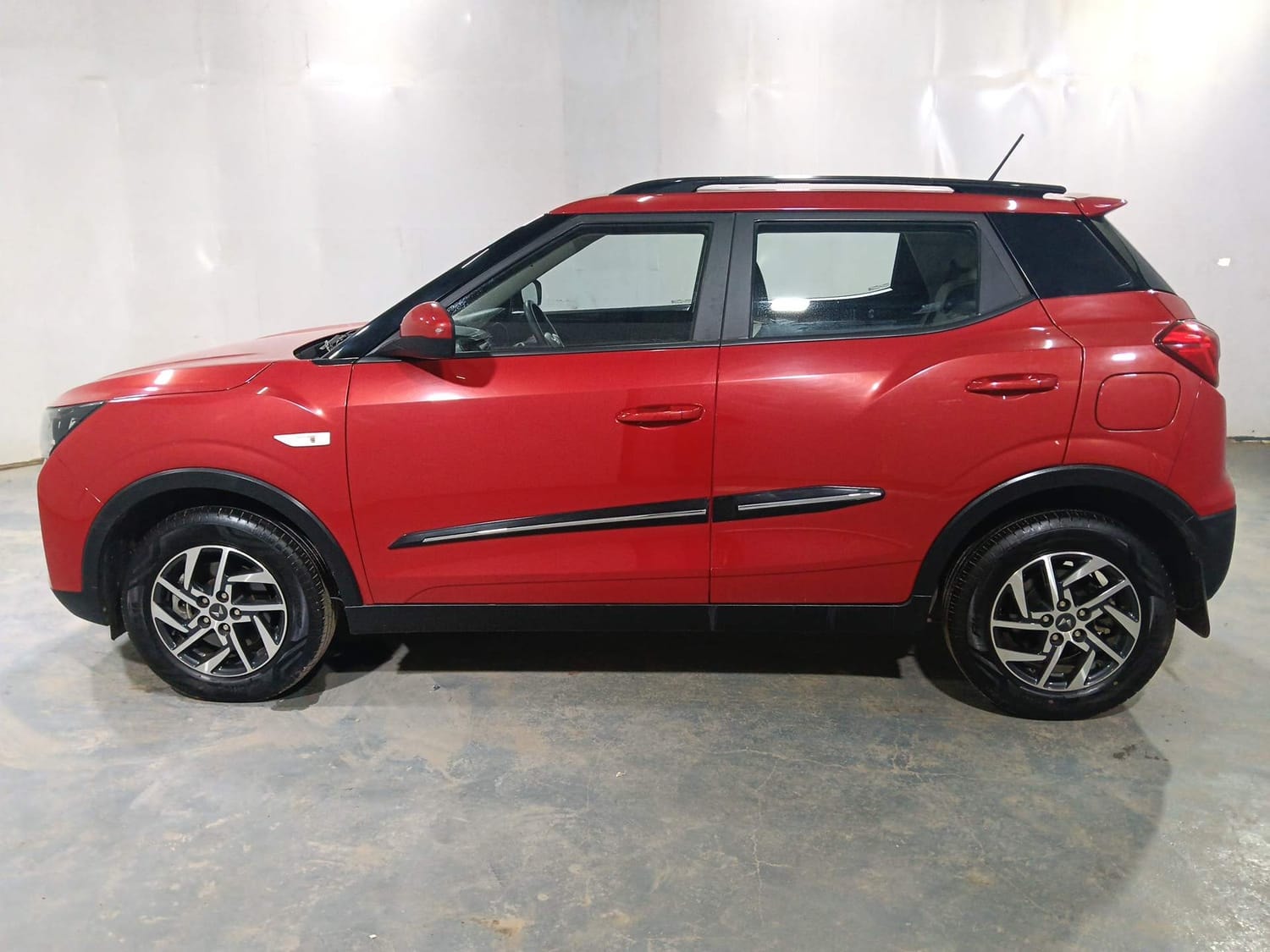 XUV300 image 2 XUV300 image 2