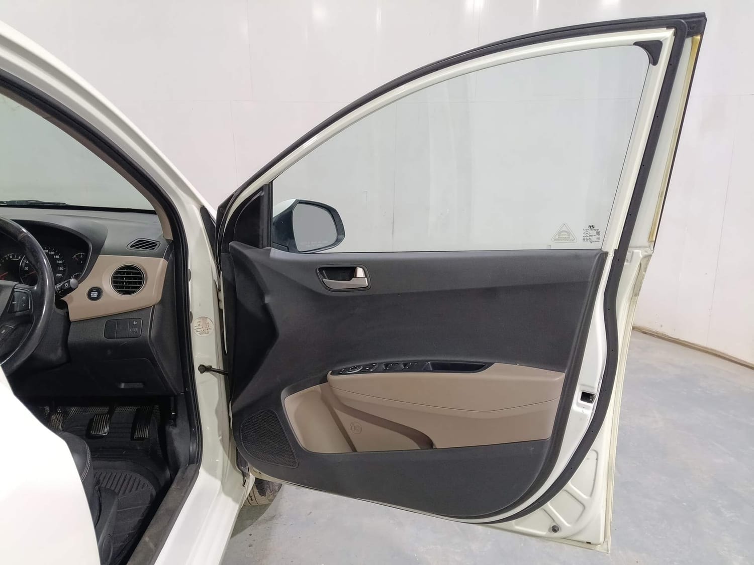 Xcent image 19 Xcent image 19