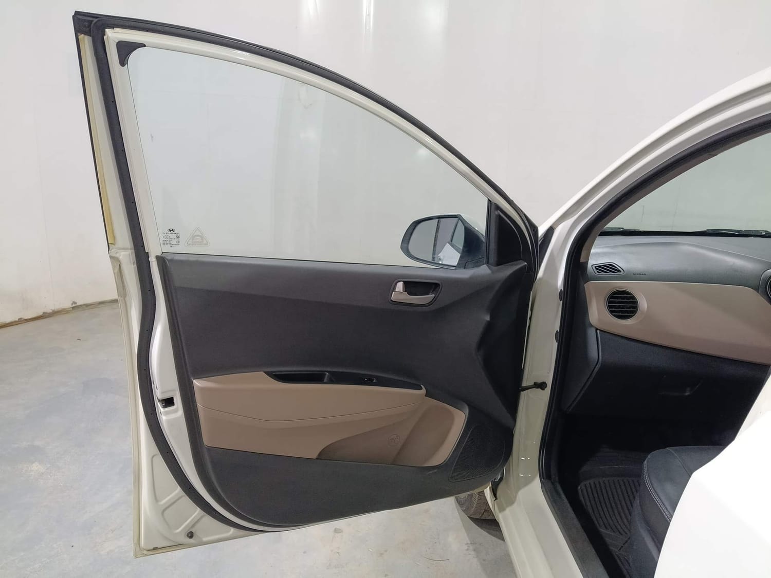 Xcent image 21 Xcent image 21