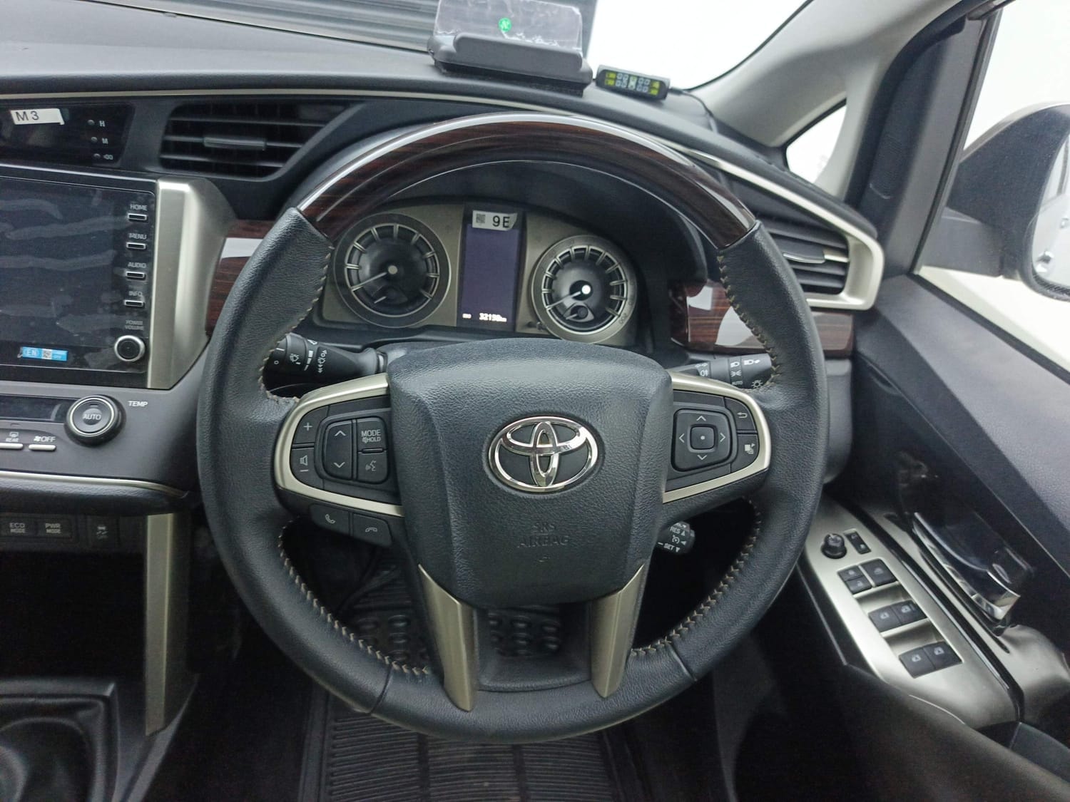 Innova Crysta image 14 Innova Crysta image 14