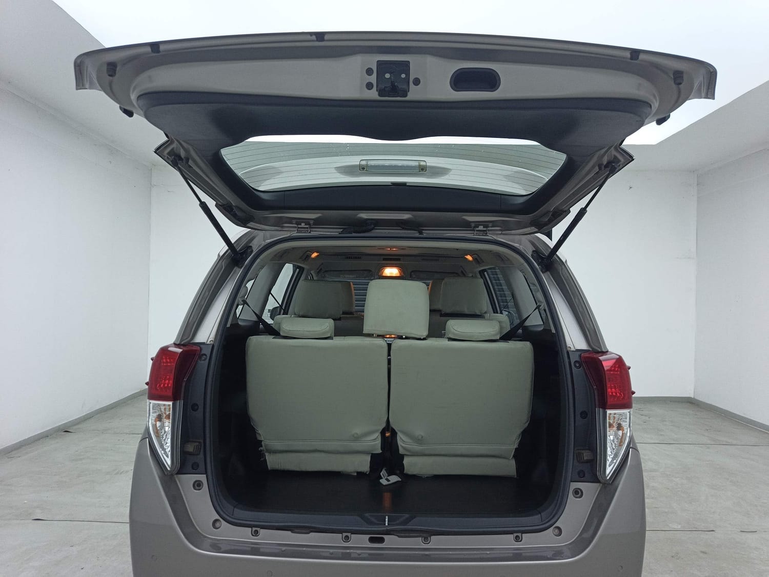 Innova Crysta image 24 Innova Crysta image 24