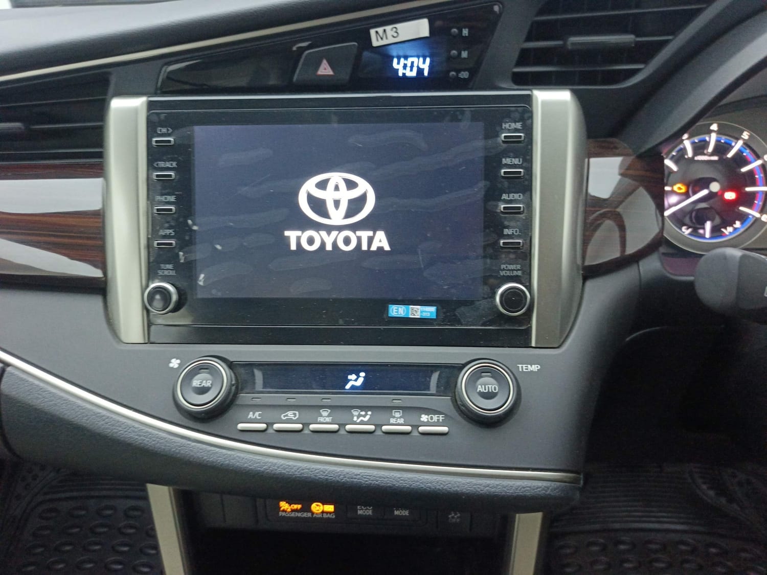 Innova Crysta image 13 Innova Crysta image 13