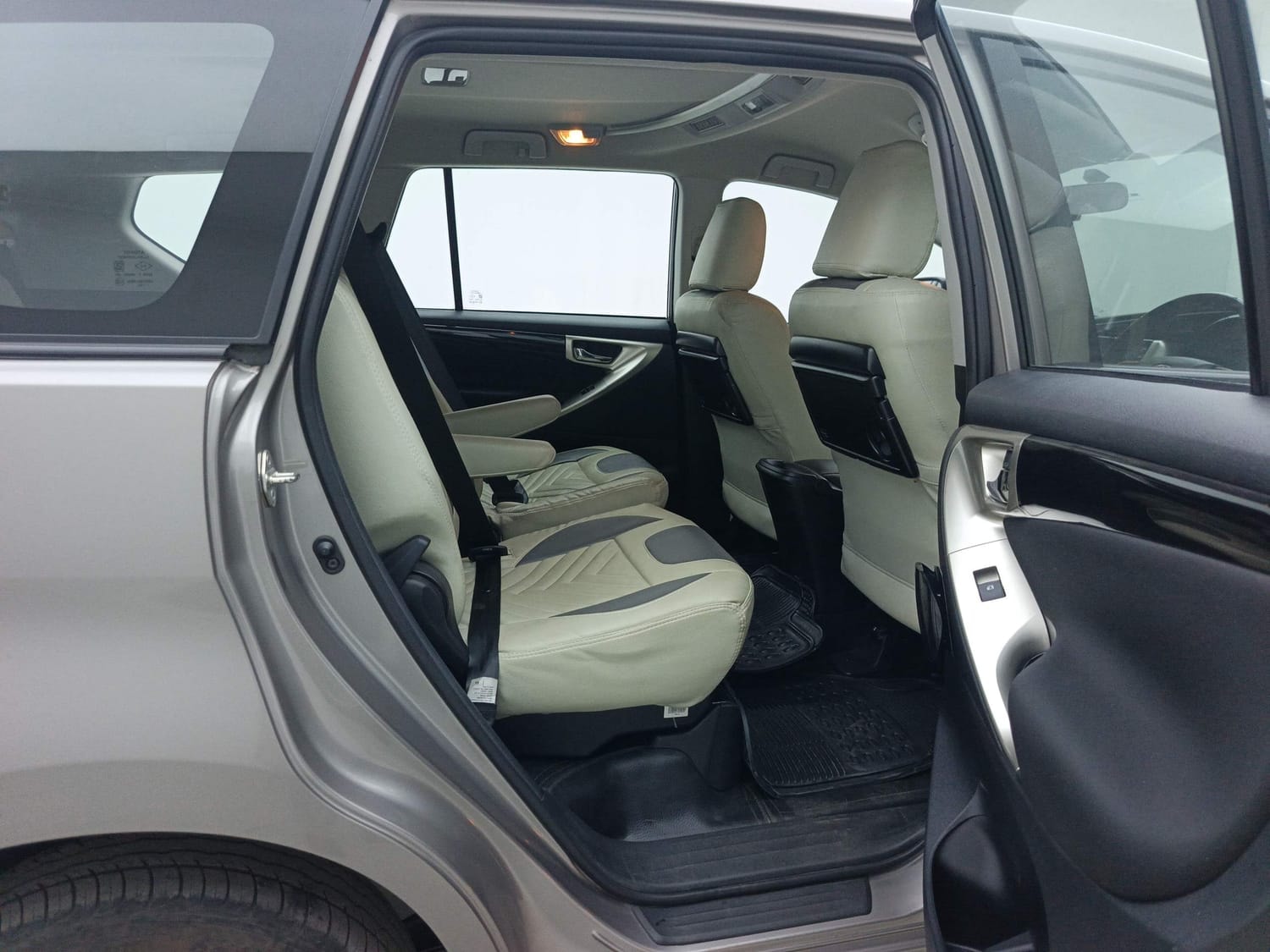 Innova Crysta image 18 Innova Crysta image 18