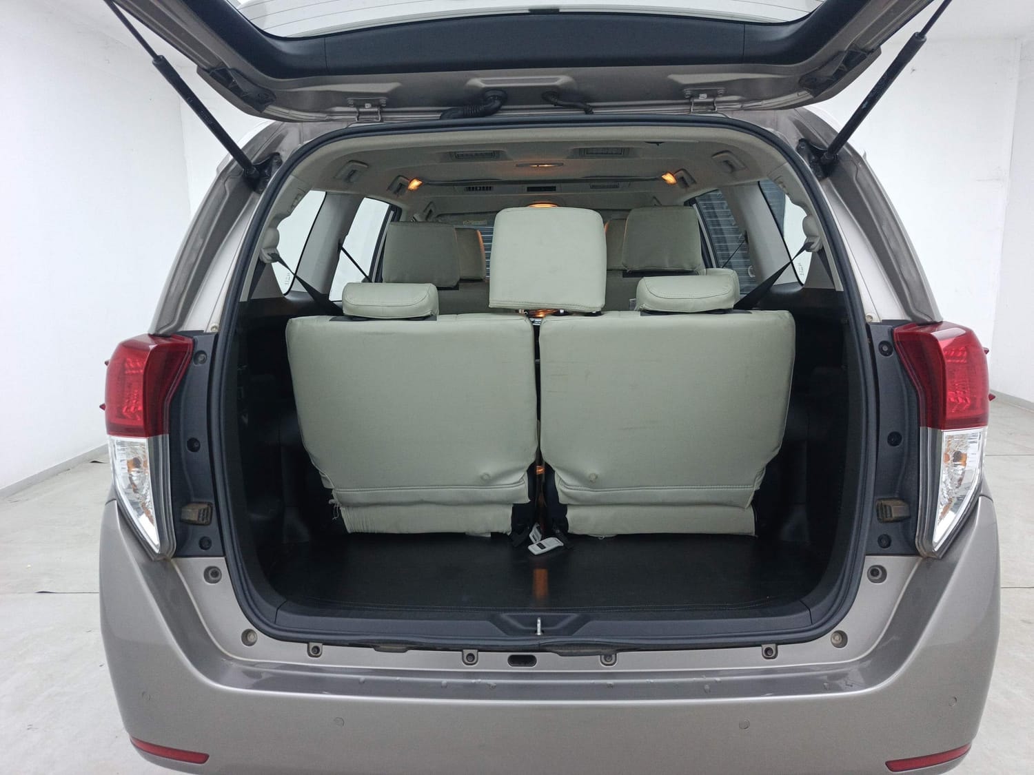 Innova Crysta image 25 Innova Crysta image 25