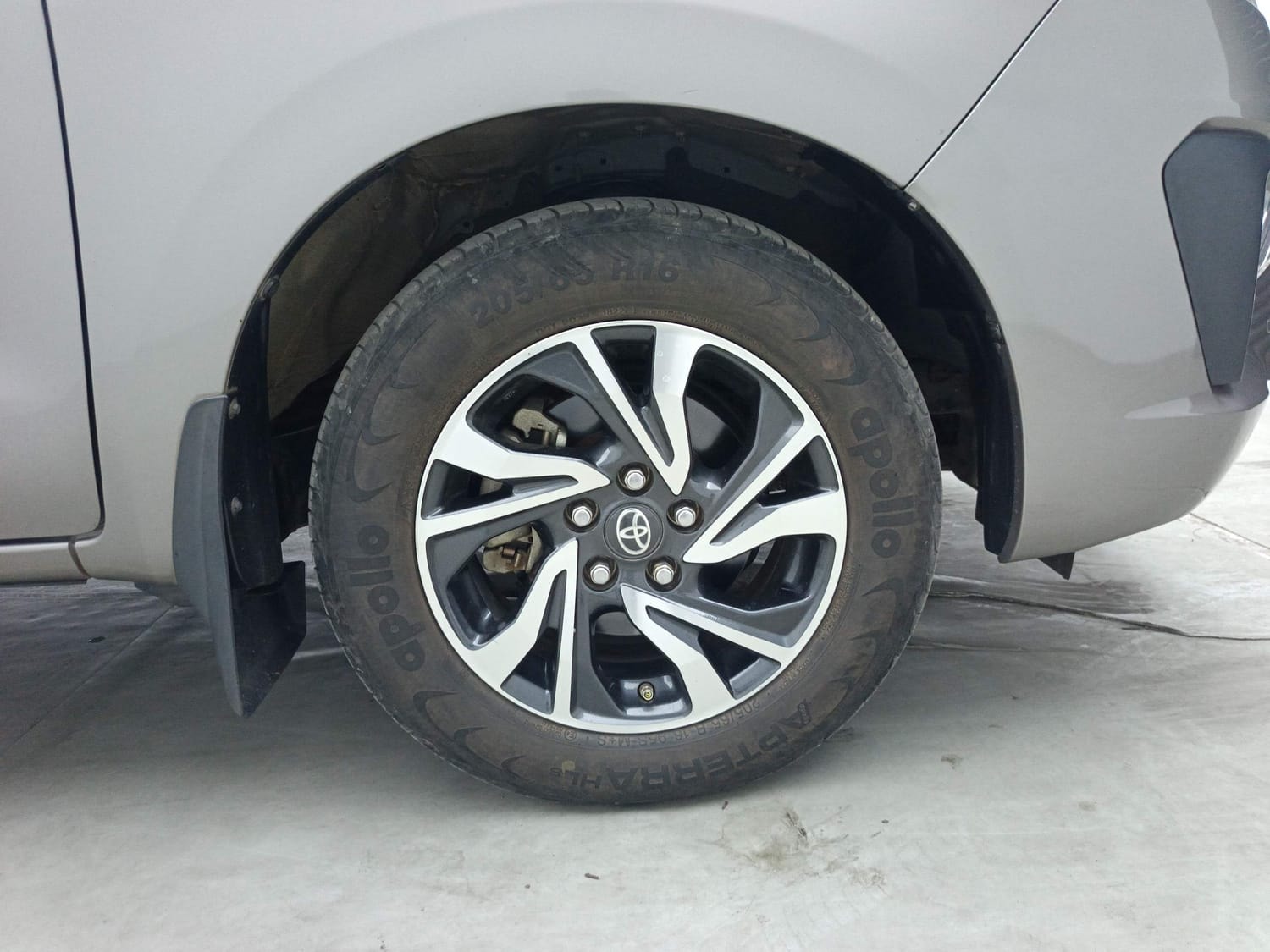 Innova Crysta image 32 Innova Crysta image 32