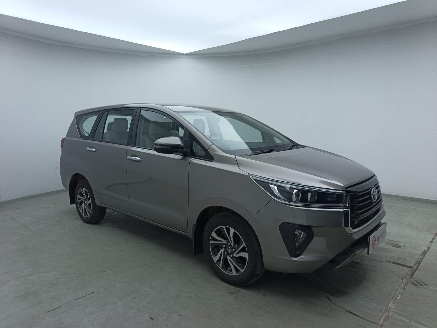 Innova Crysta image 7 Innova Crysta image 7