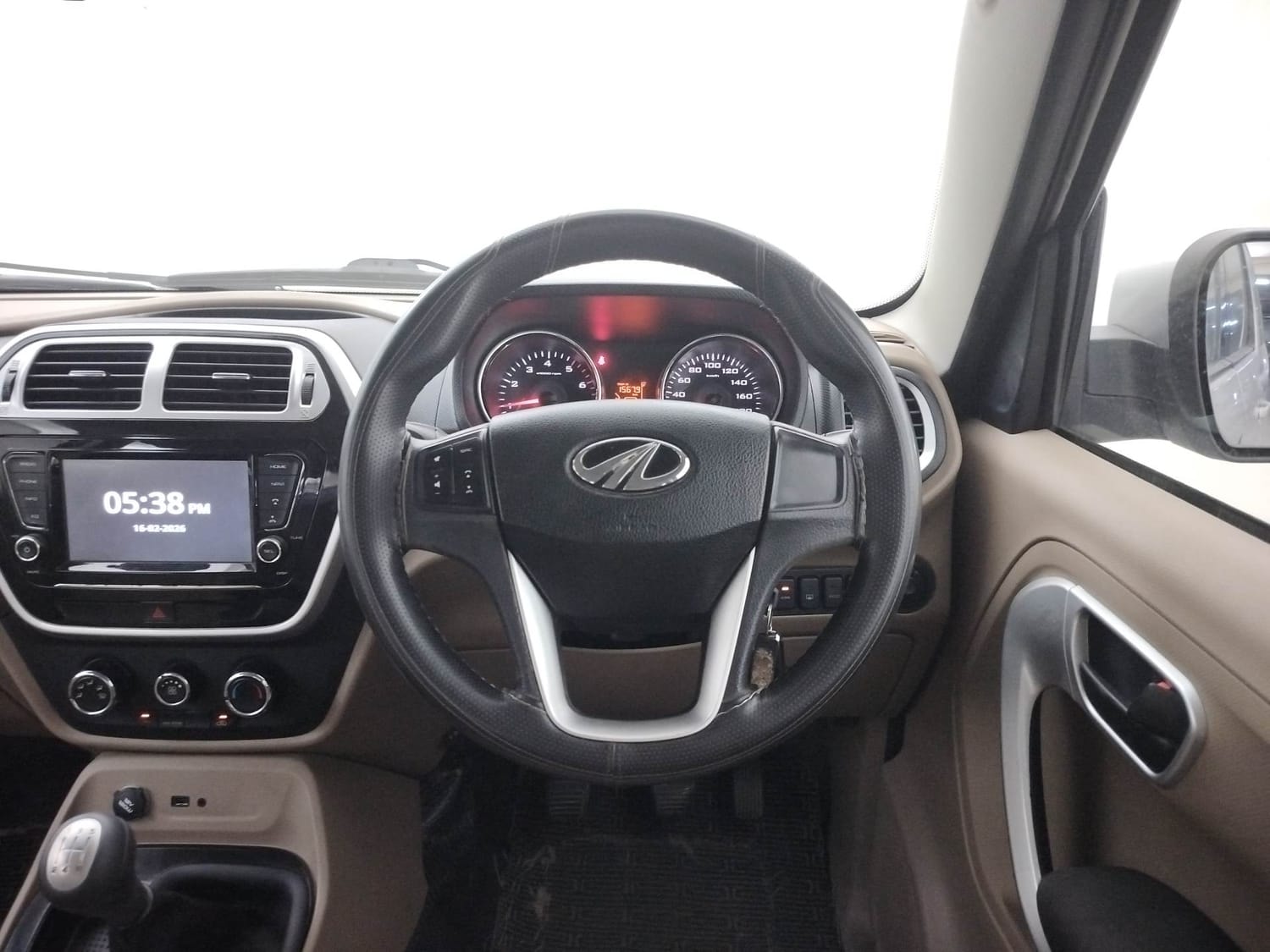 TUV300 image 14 TUV300 image 14