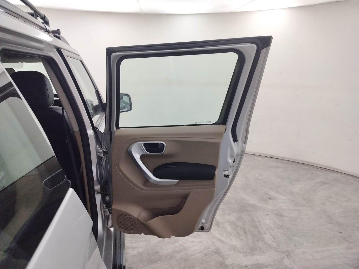 TUV300 image 20 TUV300 image 20