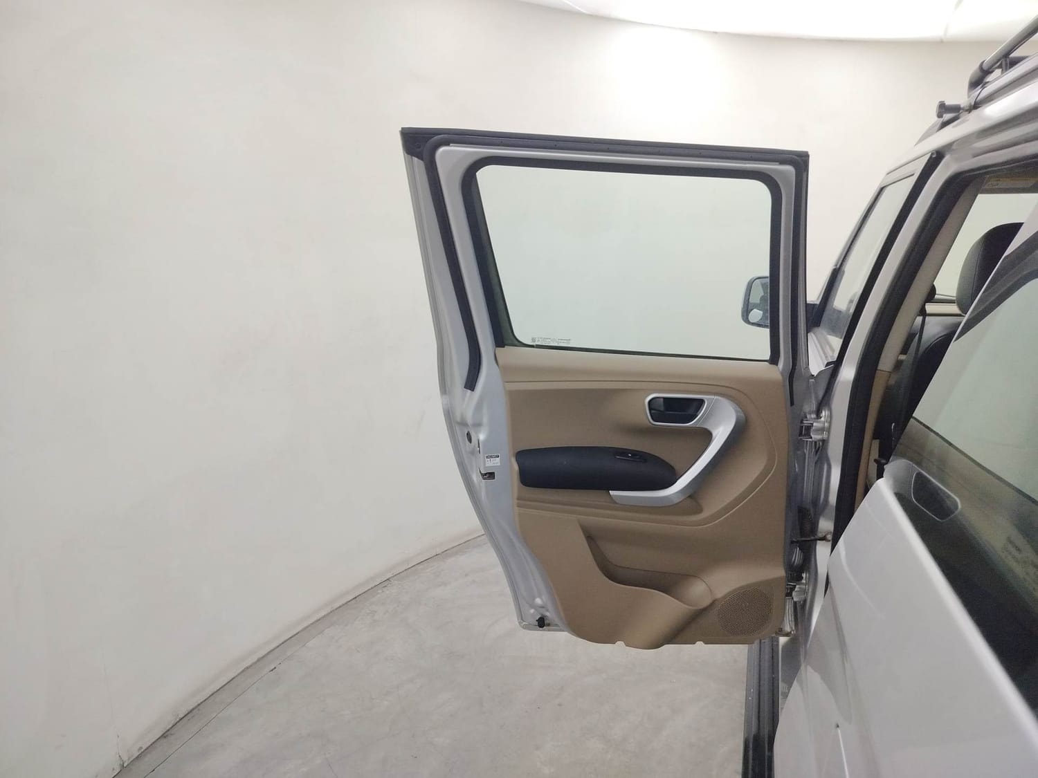 TUV300 image 22 TUV300 image 22