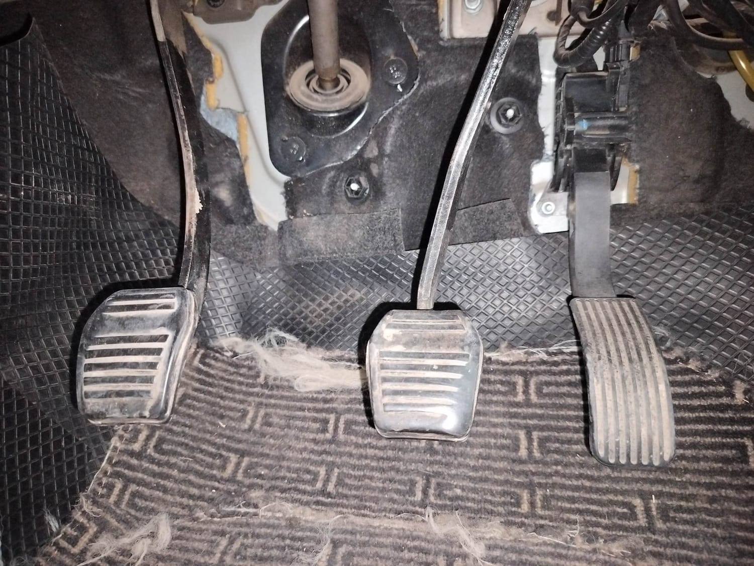 TUV300 image 26 TUV300 image 26