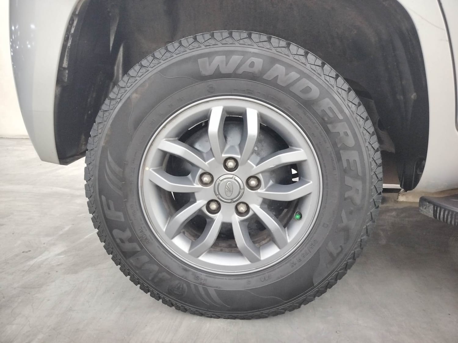 TUV300 image 33 TUV300 image 33