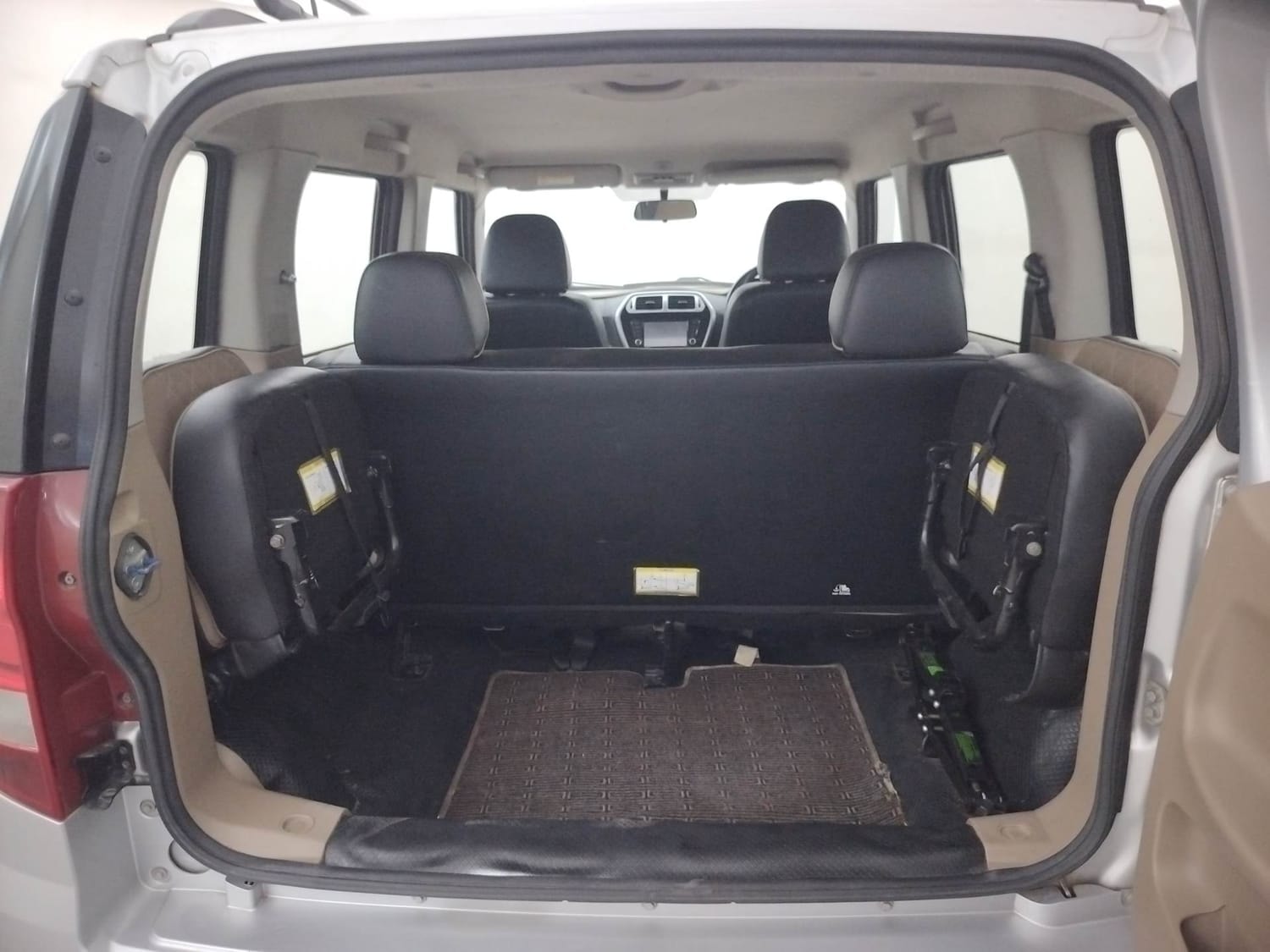 TUV300 image 25 TUV300 image 25