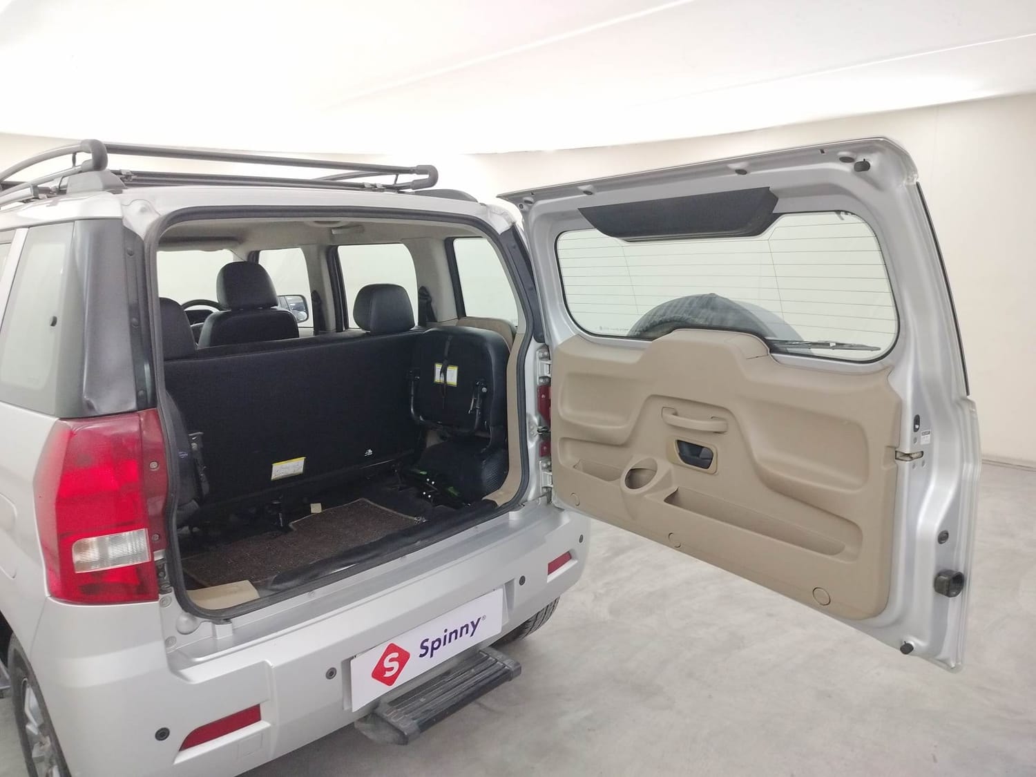 TUV300 image 24 TUV300 image 24